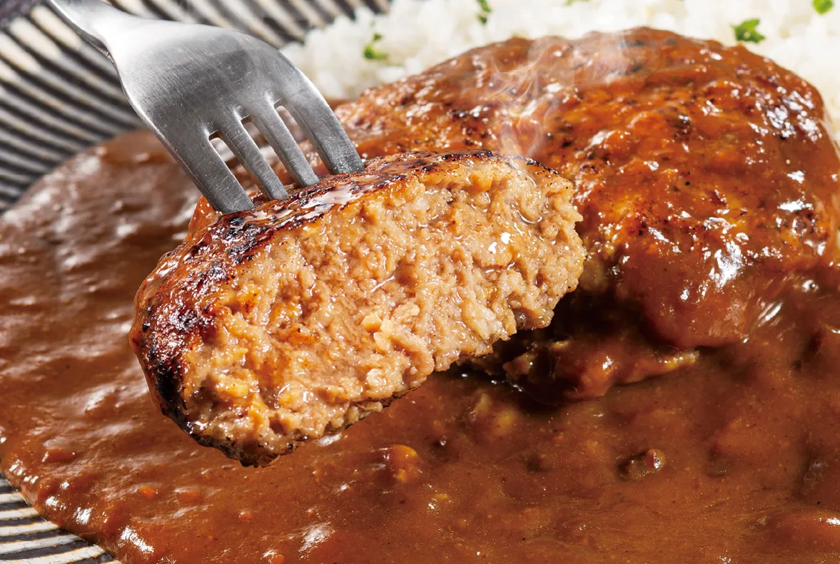 極ハンバーグを快活自慢のカレーにのせて